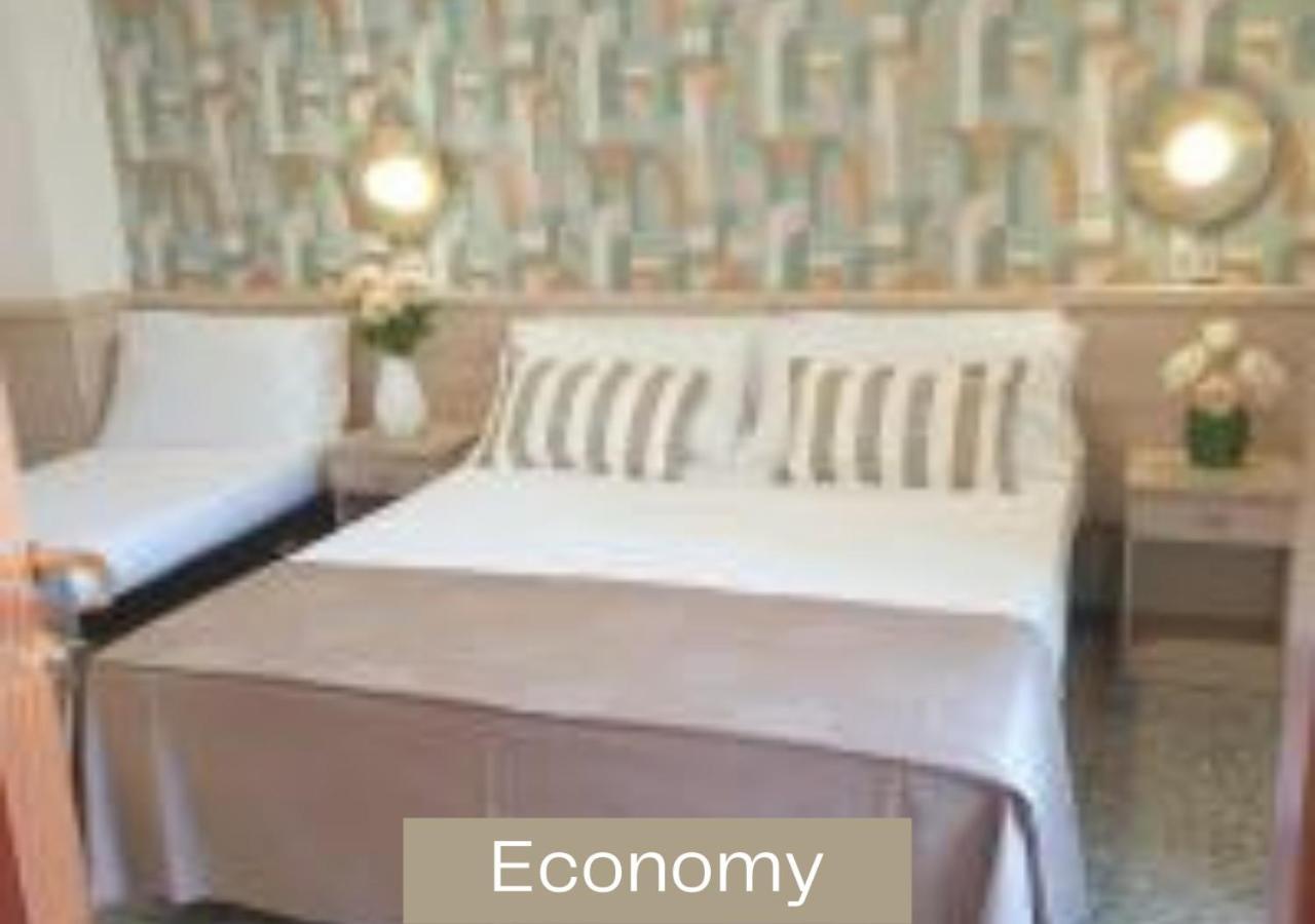 Hotel Alexandra - Beach Front - Healthy Xxl Breakfast & Brunch Until 12 30 - Parking Included Misano Adriatico Exterior foto