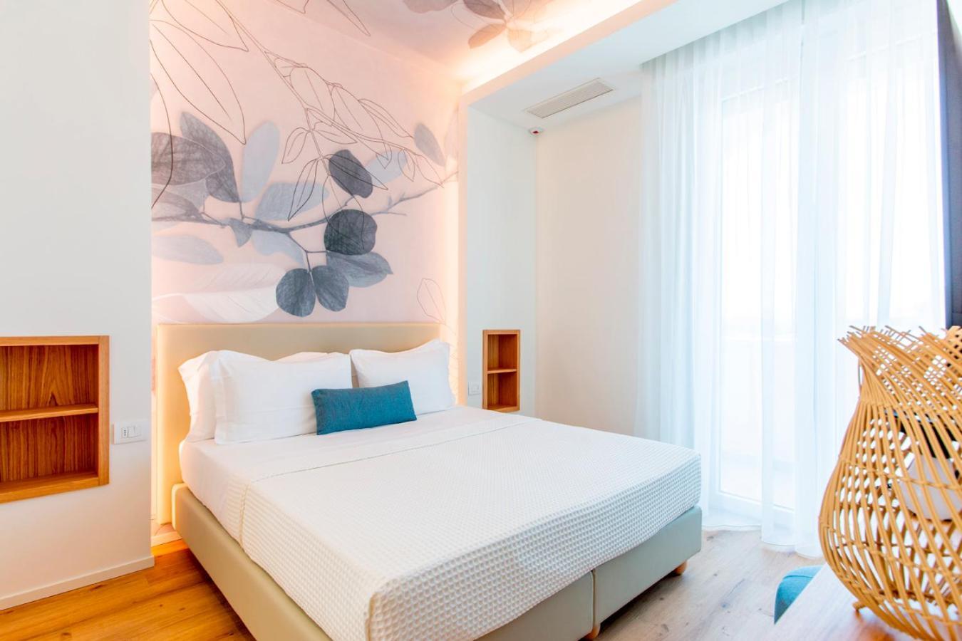 Hotel Alexandra - Beach Front - Healthy Xxl Breakfast & Brunch Until 12 30 - Parking Included Misano Adriatico Exterior foto