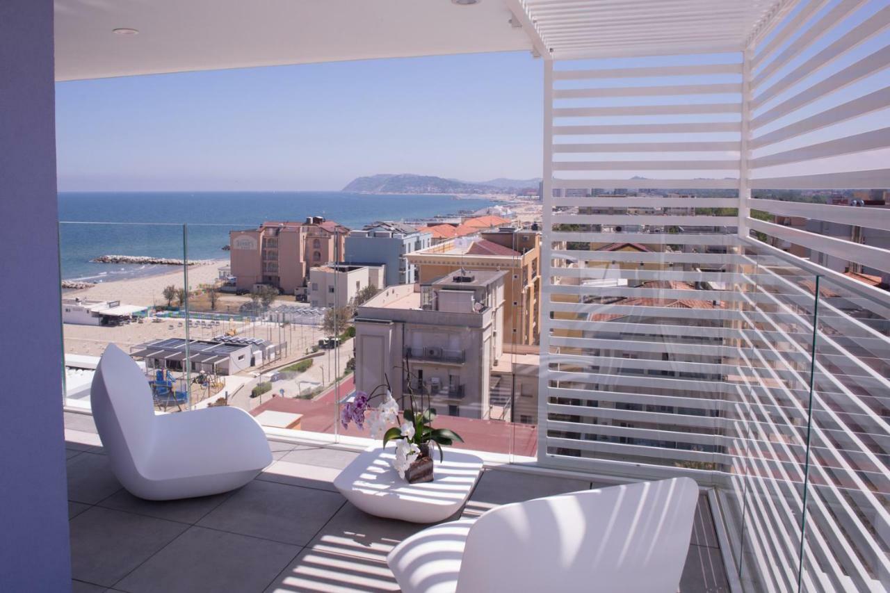Hotel Alexandra - Beach Front - Healthy Xxl Breakfast & Brunch Until 12 30 - Parking Included Misano Adriatico Exterior foto